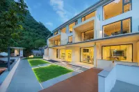 Only this fairyland, riverside sojourn designer art villa mountain lodging