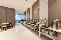 Chuxiong Lanchen Hotel - parking