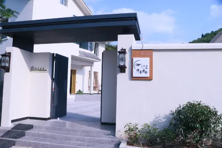 Wudang Mountain Yuman Junshe Homestay Отели рядом с достопримечательностью «Wudang Scenic Spot»