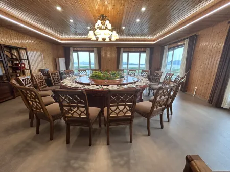 Yinji Luhua Resort (Qimenwan Wetland Park) Отели в г. Юйхуань