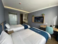 Home Inn UP Huaxuan Collection Hotel (Shijiazhuang Luquan Jinfeng Industrial Park) Отели рядом с достопримечательностью «Влажная зона озера Лонг-Кунг»