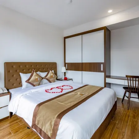 Phong Lan Building and Apartments