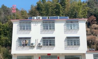Yuexi Liulaogen Homestay