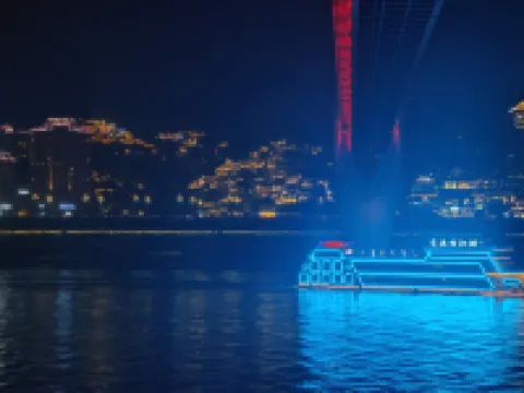 DaYin Hidden in City River View Cinema-style Homestay (Chongqing Jiefangbei Chaotianmen Square)