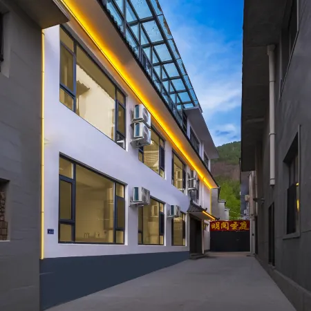 Mount Wutai Mingyue Shengting B&B