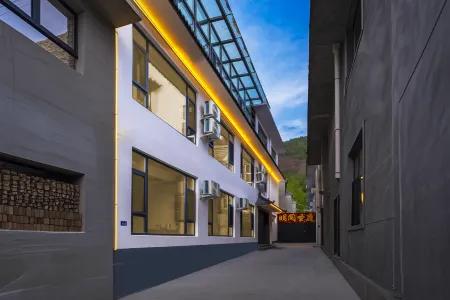 Mount Wutai Mingyue Shengting B&B Отели рядом с достопримечательностью «Jinge Temple»