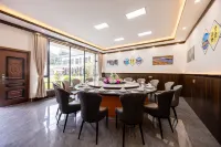 Taohua Shanju High-end Homestay Hotels in Bome