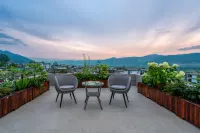 麗江逸境伴山設計師美宿（麗江三義國際機場店）