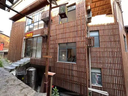 Zhaoxingzhen Yilishan Homestay (Tangan Dongzhai) Отели рядом с достопримечательностью «Zhaoxing Dong Village»