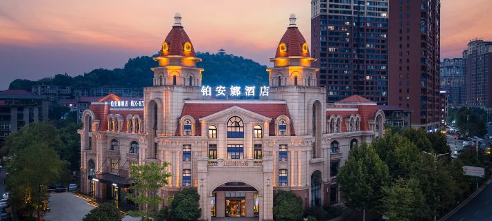 Ptana Hotel (Xinhualian Square Branch) โรงแรมในหลี่หลิง