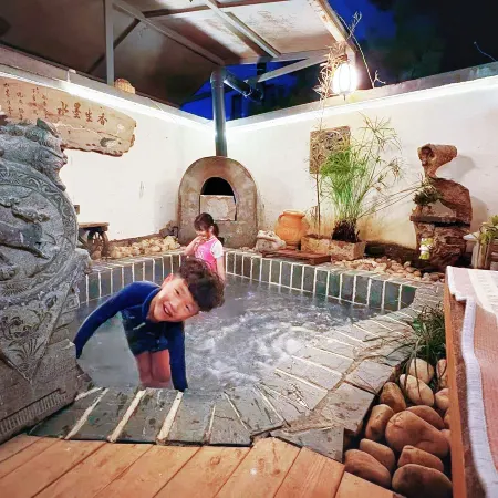 Guizhifang Private Hot Spring Vacation Apartment (Guantang Hot Spring Resort)