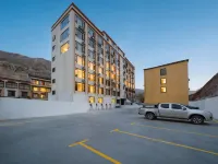 JI Hotel (Qamdo Basu) - parking
