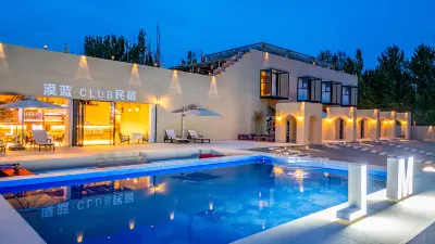 Dunhuang Molan CLUB Resort (Mingsha Mountain & Crescent Moon Spring Branch) Hoteles en 