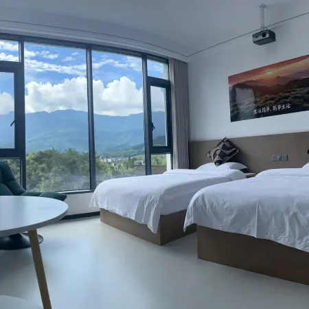 Huayang Homestay (Wugong Mountain Visitor Center)