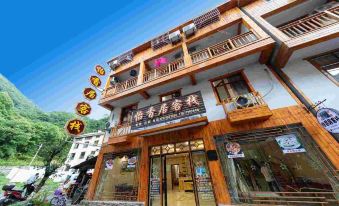 Shennongjia Yixiangju Inn (Dajiuhu Pingqian Ancient Town Store)