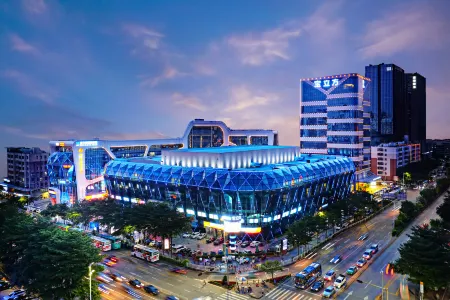 Gems Cube International Hotel（Liutang Metro Station Store）