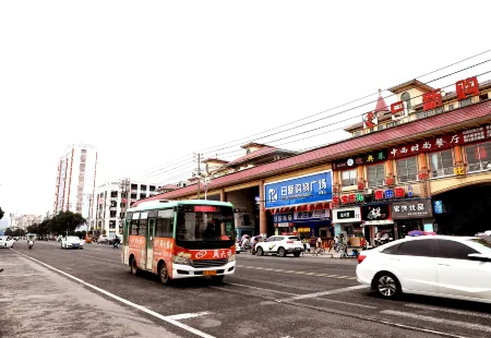 Home Inn Huaxuan Collection Hotel (Fuzhou Jinxi County Jinxiu Commercial Building) Отели в г. Цзинси