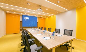 Holiday Inn Express Taichung Fengchia