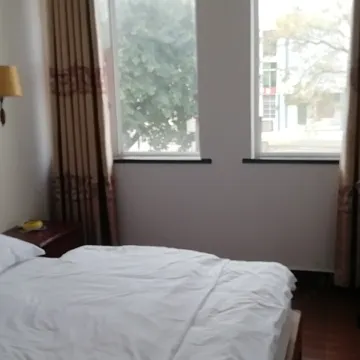 Longxin Business Hotel (Ningming Railway Station)