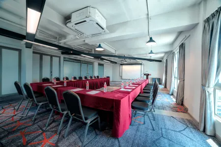 Mei Hotel Отели рядом с достопримечательностью «Nagore Square»