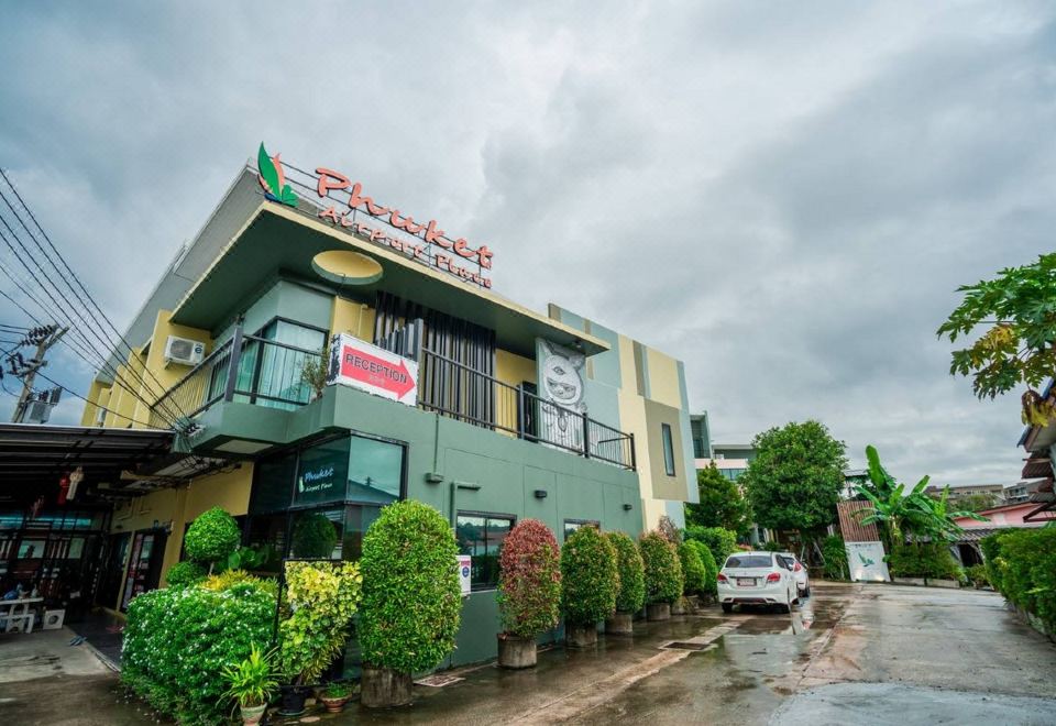 더 식스틴 나이양 비치 호텔 전경