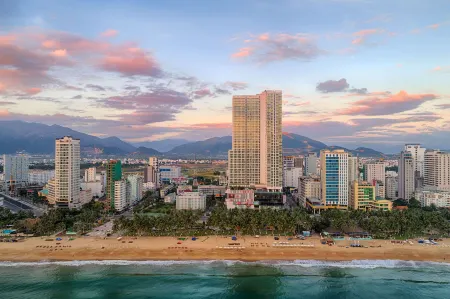 Vinpearl Beachfront Nha Trang Отели рядом с достопримечательностью «Lucky Foot Spa Nha Trang»
