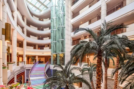 Palace Hotels (Chongqing Nanbin Road Holy Land Hot Spring Branch)