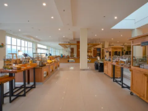 Le Eminence Puncak Hotel Convention & Resort Hotels in Cipanas