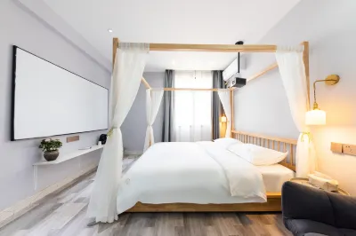 Muzi Hostel (Wuchang Vocational and Technical College) Hotels near National Prosecutors College of P.R.C Hubei Branch