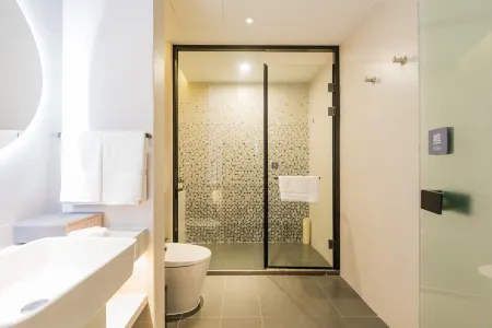 Atour Hotel (Shanghai Hongqiao National Exhibition Center, Beixinjing Metro Station) Отели рядом с достопримечательностью «Xinjing Park»