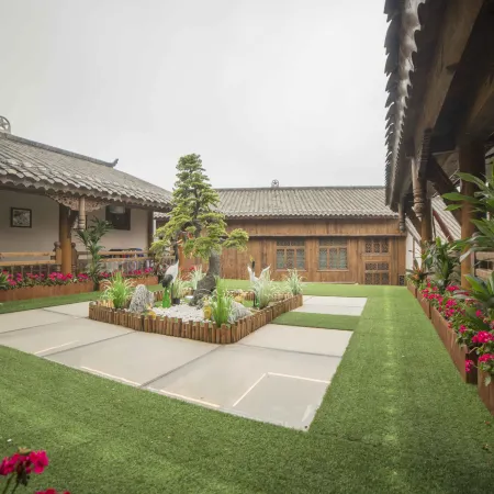 Weixin Zhaxi Chinese Inn