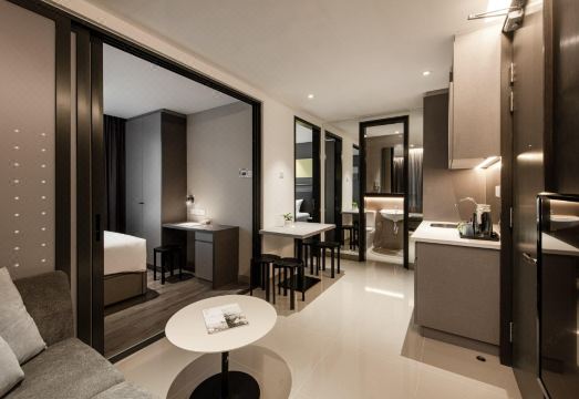 코무네 리빙 수영장