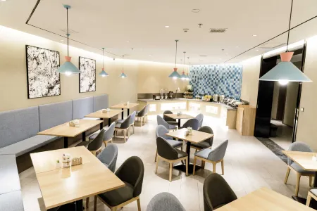 Homeinn · neo (Ulanhot Railway Station Genghis Khan Temple)