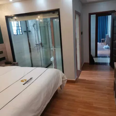 Huifeng Hotel (Yangjiang Hailing Island Branch)
