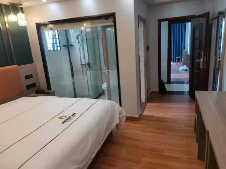 Huifeng Hotel (Yangjiang Hailing Island Branch)