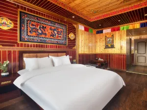 Songpan Zangwang Legend Resort Hotel (Huanglong Jiuzhai High-speed Railway Station)