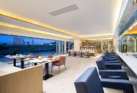 Chufan River View Hotel (Xishuangbanna Jinghong Gaozhuang Xishuangjing Star Night Market)