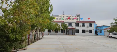 Ejinaqi Luxing Hostel