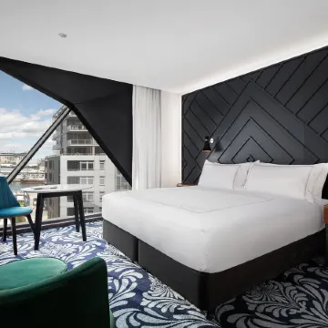 West Hotel Sydney - Curio Collection by Hilton Отели рядом с достопримечательностью «Станция метро Wynyard»