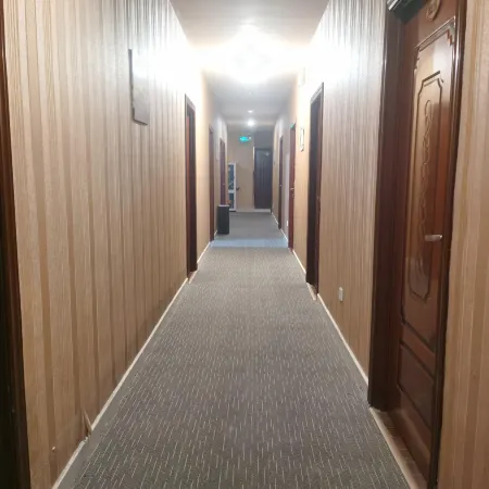 Zhihe E-sports Hotel (Yancheng Golden Eagle Shopping Center Julong Lake Store)