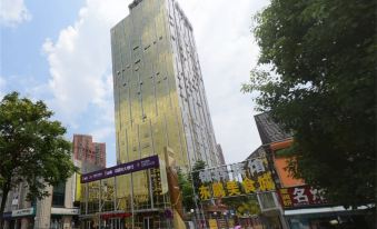 Yoho E-sports Homestay (Yichang East Railway Station Fujiuyuan Xintiandi Branch)