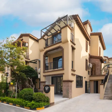 Huizhou Nankunshan Chuyi Designer Parent-child Theme Pool Hot Spring Villa