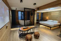 Jinshui Loutai Inn Hotels in Taohua Tan Scenic Area