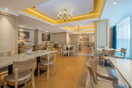 Vienna International Hotel (Shaoguan Wengyuan Town Center Branch) Отели в г. Венюань