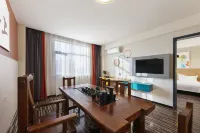 Century Star Hotel (Huazhou Academy Dengzhou Station) Hotels in Dengzhou