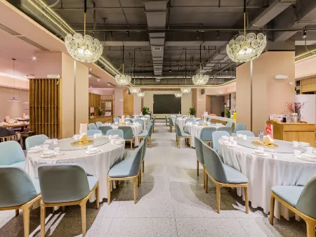 Lavande Hotel (Chengdu Universiade Sports Center Tianke Plaza Branch） Отели рядом с достопримечательностью «Bajin College of Chinese Language and Literature»