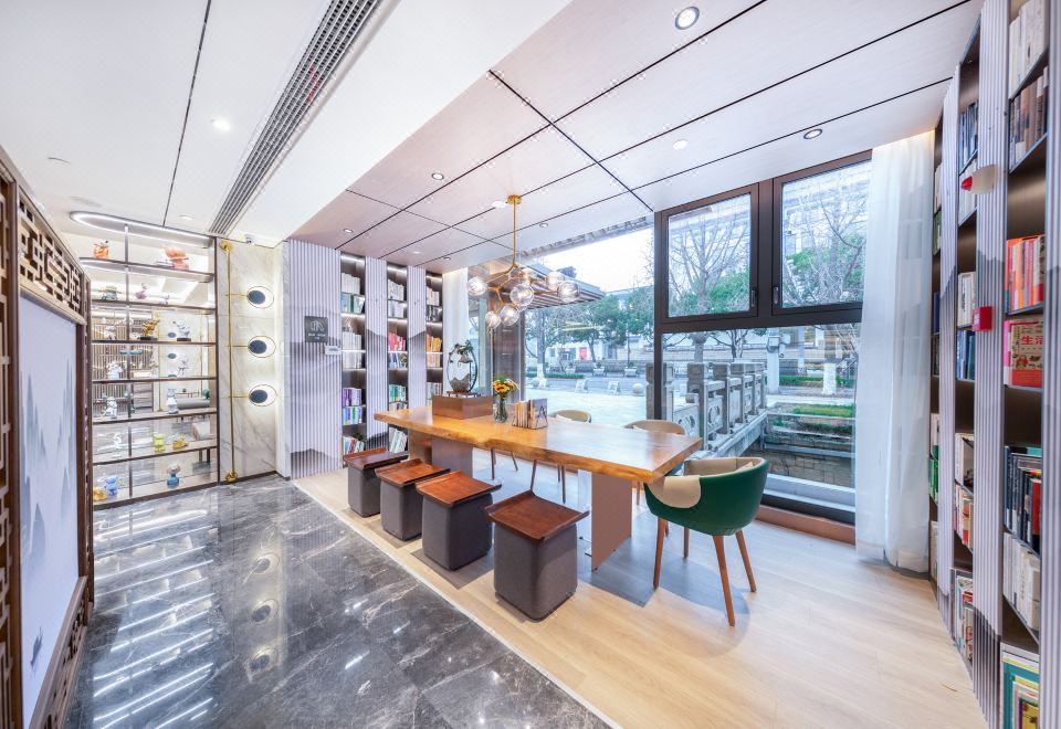 2. 쑤저우 관첸제 ..