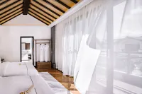 Yansheng Jingyue Designer Hot Spring B & B