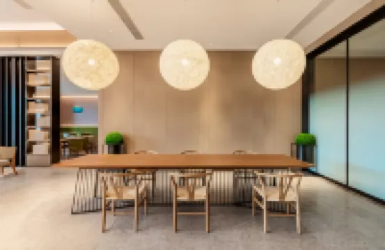 이쟈무 호텔 (이창 동부기차역)