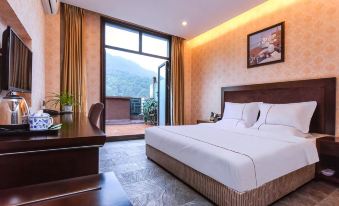 Longqing Holiday Hotel